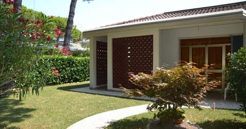 Prestige Property with Garden Oasis and Parking Space Hotel in Bibione