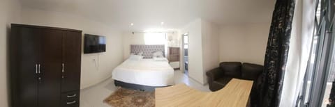 Milnerton Oak Lodge Hotel in Cape Town