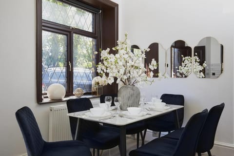 Hayy Luxury Retreat At The Lodge Vacation rental in Bradford