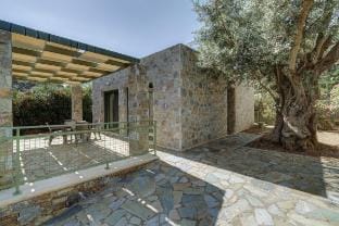 Ouzo Stone Studio in Agios Isidoros, Plomari. Vacation rental in İzmir Province