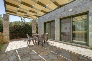 Ouzo Stone Studio in Agios Isidoros, Plomari. Vacation rental in İzmir Province