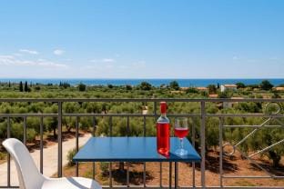 Seaview and Sunsets - Beachside Retreats Apartment in Messenia