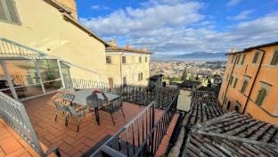 6 guests apt with terrace in pedestrian historic centre of Spoleto Apartment in Spoleto