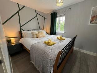Willans House in City Centre By Yoko Property Vacation rental in Rugby