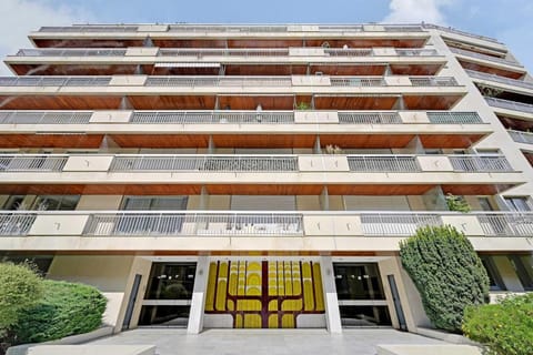 Modern apartment - 3BR-6P - Neuilly-sur-Seine Hotel in Paris
