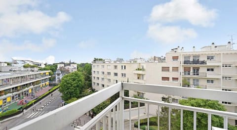 Modern apartment - 3BR-6P - Neuilly-sur-Seine Hotel in Paris