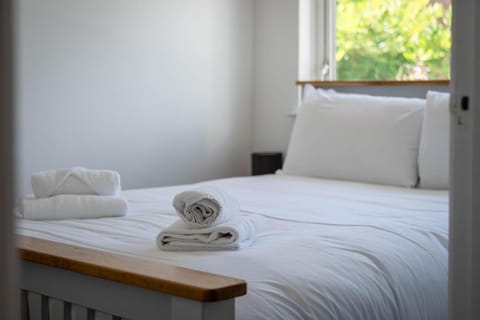 Cosy Cottage - 2 Bedroom Cottage - Mumbles Country House in The Mumbles