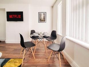 *Spacious 3 Bedroom Home*- Near Nec, BHX (Airport) Vacation rental in Solihull