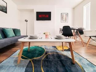 *Spacious 3 Bedroom Home*- Near Nec, BHX (Airport) Vacation rental in Solihull