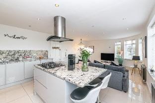 City Centre Duplex - Racecourse views w/ parking Vacation rental in Chester