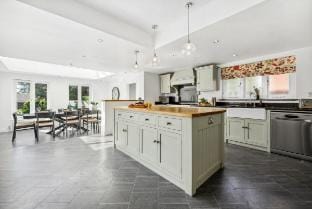 Windsor Manor: Luxury 5-bed Retreat in Solihull Vacation rental in Solihull