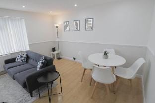 3Bed Central Flat - free parking Vacation rental in Royal Leamington Spa