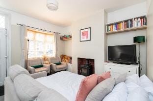 Central 2 BR Cosy House Vacation rental in Rugby