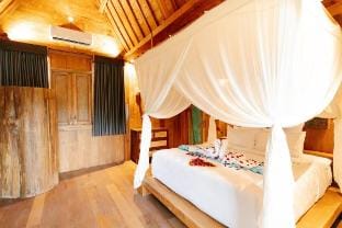 Romantic Joglo-Style Villa Near Seseh Beach Villa in Mengwi