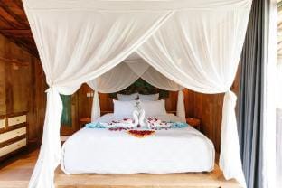 Romantic Joglo-Style Villa Near Seseh Beach Villa in Mengwi