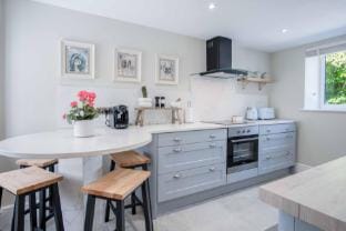 Wood Cottage - 3 Bedroom - Bishopston Swansea Country House in Ilston