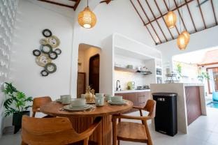 Casa Lova - Private Luxury 2 BR Villa with Pool Villa in Kediri