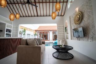 Casa Lova - Private Luxury 2 BR Villa with Pool Villa in Kediri