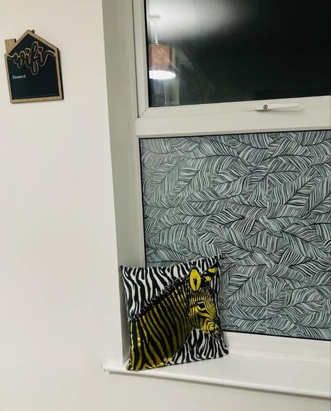 Spacious 2 bedroom, parking+ 10 mins walk to city Apartment in Lincoln