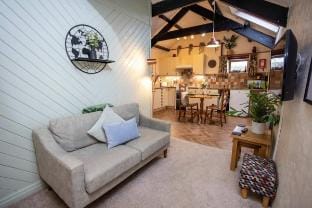 The Loft, One Bedroom Apartment, St Florence Vacation rental in Saint Florence