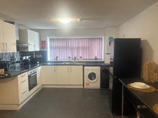 4 Bedroom Aprt in Warwick with free parking & Wifi Apartment in Warwick