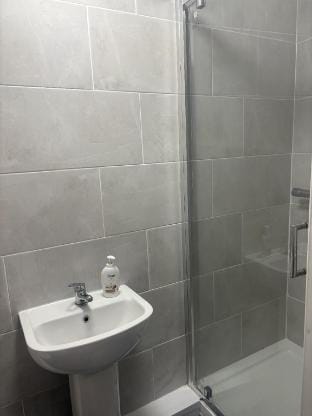 4 Bedroom Aprt in Warwick with free parking & Wifi Apartment in Warwick