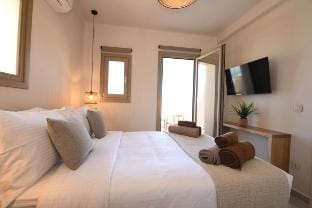 Villa Layla with pool by Arivia Villas Villa in Mesaria