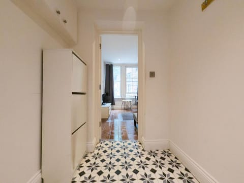 Entire 1 Bedroom Apt - Private & Self-Contained Apartment in Portsmouth