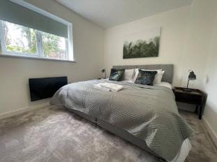 A 3 Bedroom New Hse Sleeps 5 FREE Parking&WiFi - B Vacation rental in Newcastle-under-Lyme