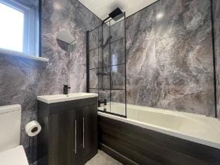 A 3 Bedroom New Hse Sleeps 5 FREE Parking&WiFi - D Vacation rental in Newcastle-under-Lyme