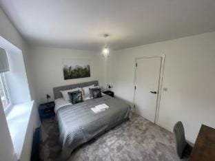 A 3 Bedroom New Hse Sleeps 5 FREE Parking&WiFi - D Vacation rental in Newcastle-under-Lyme