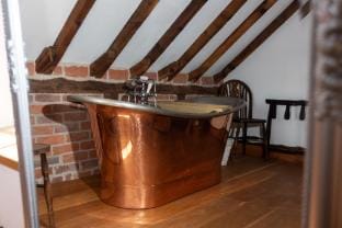 Treehouse Cottage Spa Retreat Vacation rental in Malvern Hills District