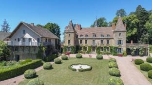 Les chambres d'Hôtes du Château de Vaulx Country House in Bourgogne-Franche-Comté