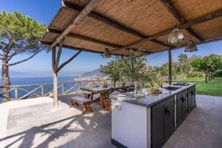 Giulia 3  Villa Apartment  Shared Pool   Sea Views Apartment in Priora