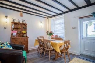 Rose Cottage - 3 Bedroom - Murton Mumbles Country House in Wales