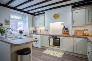 Rose Cottage - 3 Bedroom - Murton Mumbles Country House in Wales