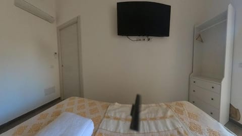 Sant Antioco Yellow Apartment with 2 Way Air Con Bed and Breakfast in Sardinia