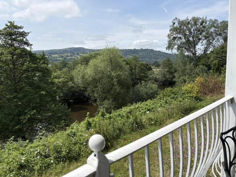 Roadhouse Llanwenarth Hotel in Abergavenny