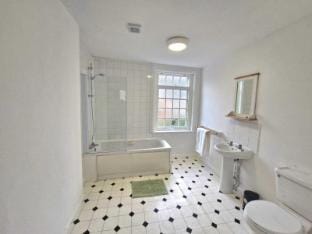 City Breaks close to Transport Links, Hospital & Uni Vacation rental in Leicester