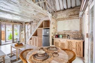 Outdoor cinema|FREE bicycle rental|2 min to beach Villa in North Kuta