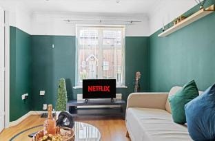 Contractor-Friendly 3BR Home –WiFi & Free Parking Vacation rental in Nottingham