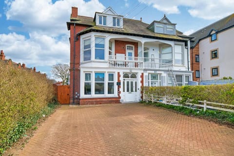 3 Bedroom at Fairhaven View by Guestz Apartment in Lytham St Annes