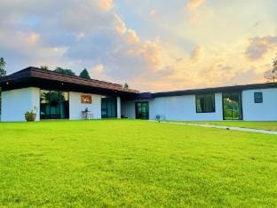 Spacious Private Villa Modern Style near beach Villa in Khok Kloi