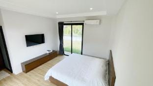 Spacious Private Villa Modern Style near beach Villa in Khok Kloi