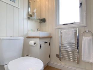 Duck House - 1 Bed Shepherds Hut - Gower Apartment in Wales