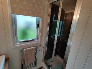 Duck House - 1 Bed Shepherds Hut - Gower Apartment in Wales