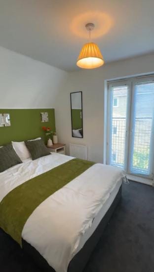 Town Centre spacious 4 bed town house Apartment in Huntingdonshire District