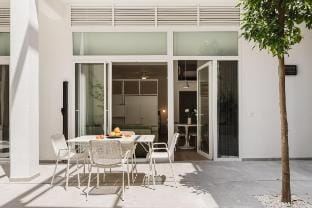 Gran Turia: Premium Apartment with Private Terrace Vacation rental in Valencia