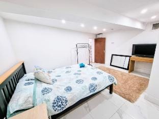 Huddersfield Canal side hideaway Vacation rental in Huddersfield