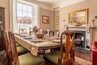 2 Bath House, Stunning 5 Bedroom House in Ilfracombe - Steps from Tunnels Beach Vacation rental in Ilfracombe